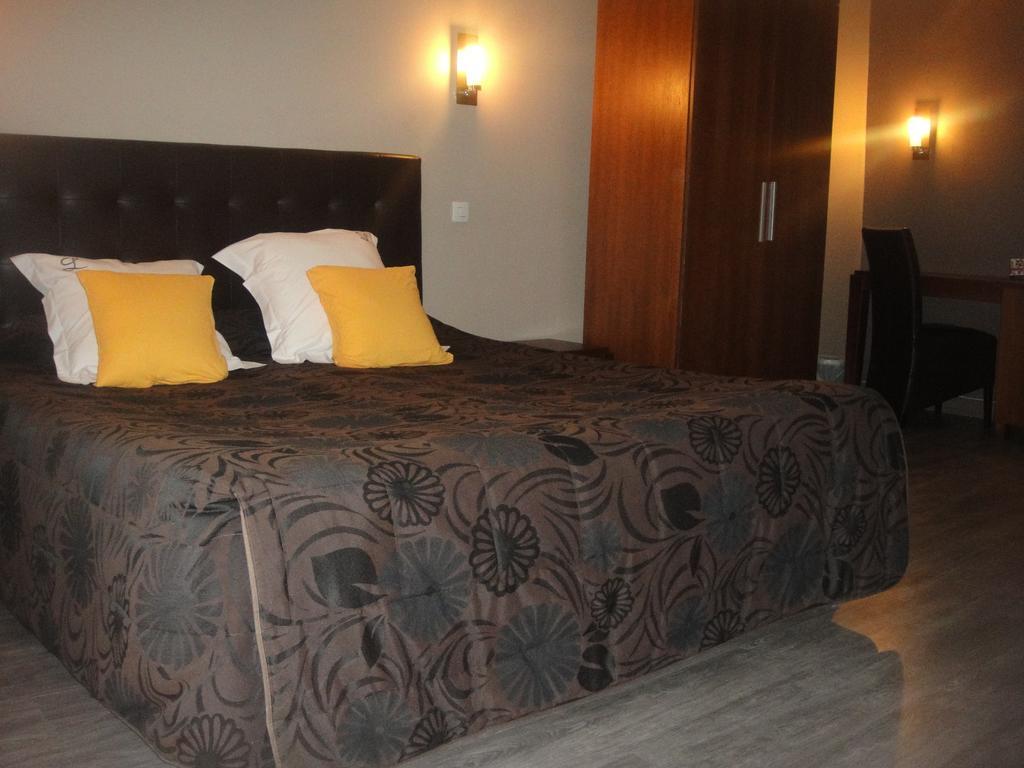 Hotel L' Ecu Montbard Cameră foto